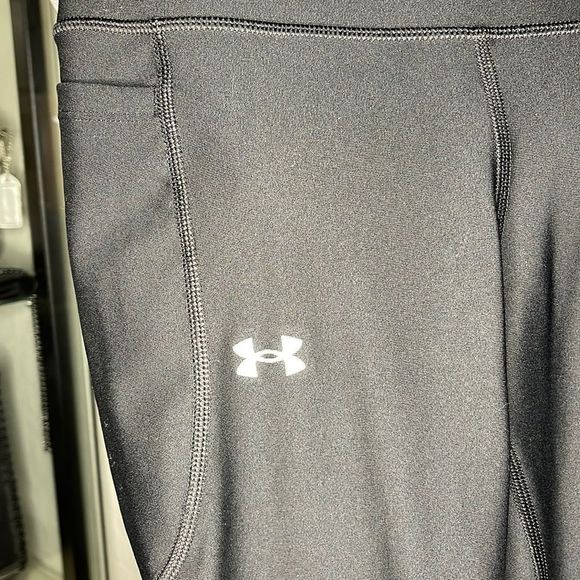 UNDER ARMOUR Women's HeatGear Armour No-Slip Waistband Ankle Leggings in Black - Picture 6 of 8